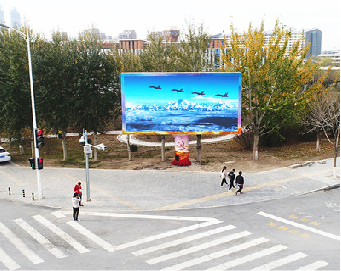 环江户外大屏广告投放要点。